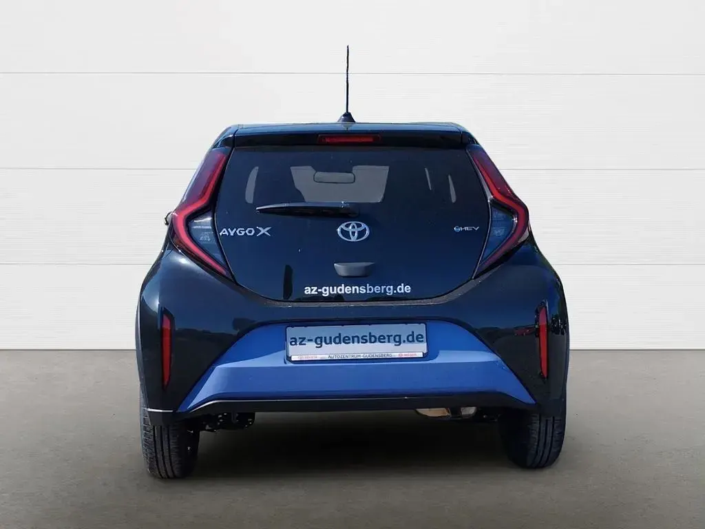 Neu Toyota Aygo X 117 PS (86 kW) 2026 939)/ black mica (209) (schwarz SUV