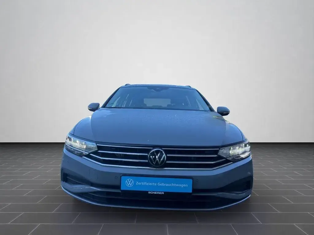 Używany VW Passat Basis 150 KM (110 kW) 2024 Szary Kombi