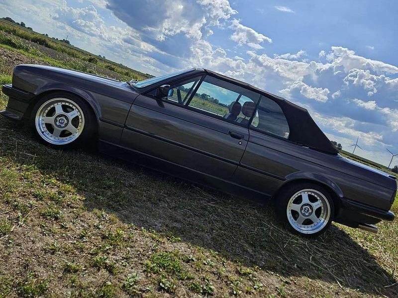 Schwarz Gebraucht 1990 BMW 320 Cabriolet Cabrio | 28.500 € - Bild 1/4