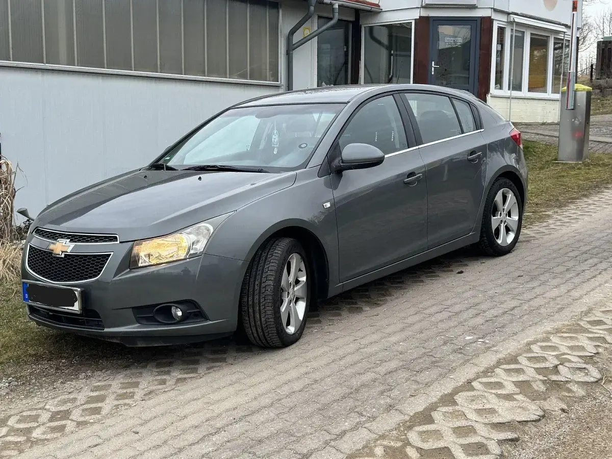 Gebraucht Chevrolet Cruze LT 141 PS (103 kW) 2012 Silber Limousine