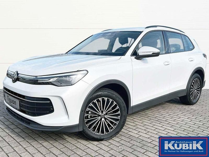 Gebraucht VW Tiguan Pro 150 PS (110 kW) 2024 Oryxweiß perlmutteffekt SUV
