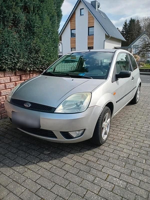 Gebraucht Ford Fiesta 64 PS (47 kW) 2004 Silber Kleinwagen