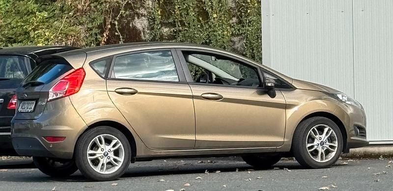 Braun Gebraucht 2014 Ford Fiesta SYNC Edition Kleinwagen | 2.500 € (Superpreis) - Bild 1/4