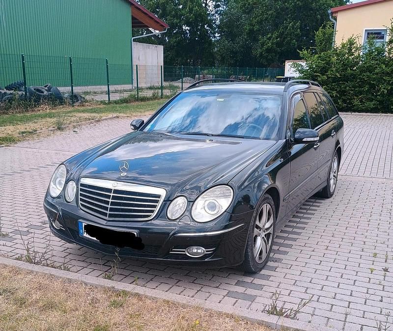 Schwarz Gebraucht 2007 Mercedes E320 Avantgarde Kombi | 2.899 € (Superpreis) - Bild 1/4