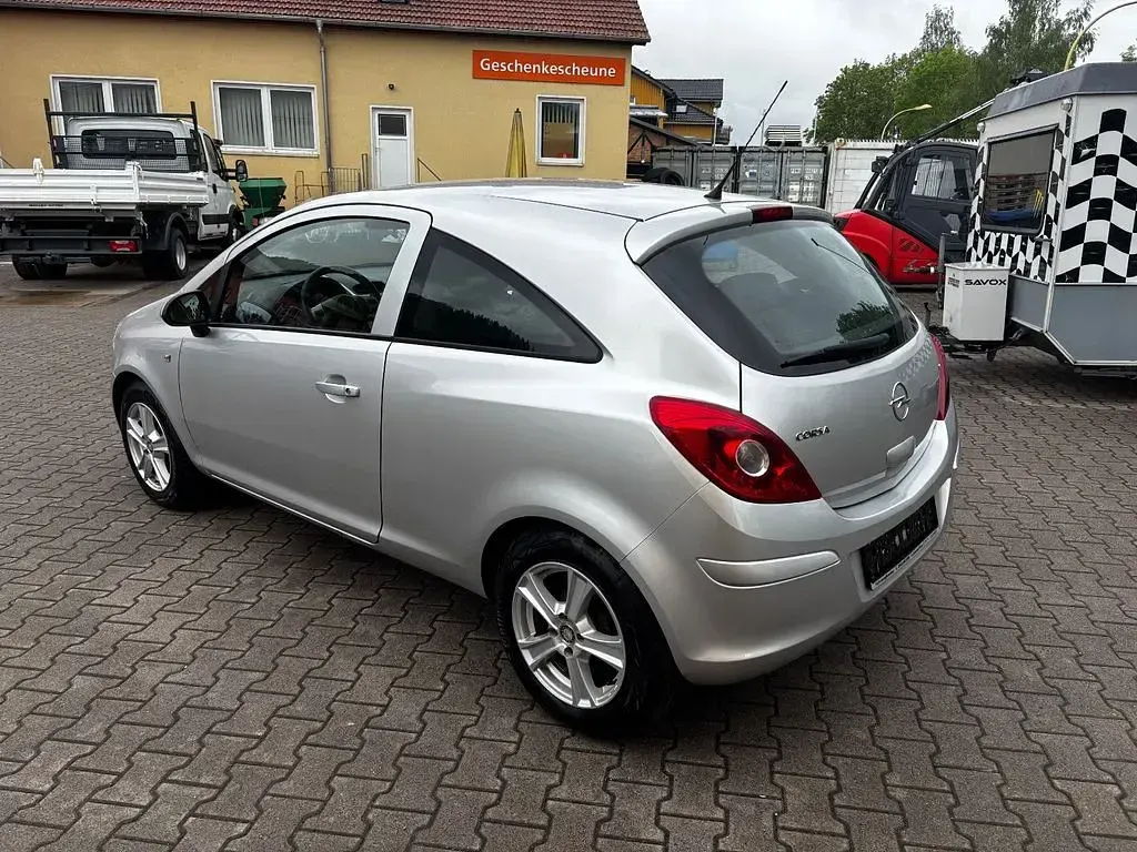 Używany Opel Corsa Edition 80 KM (58 kW) 2008 Srebrny Hatchback