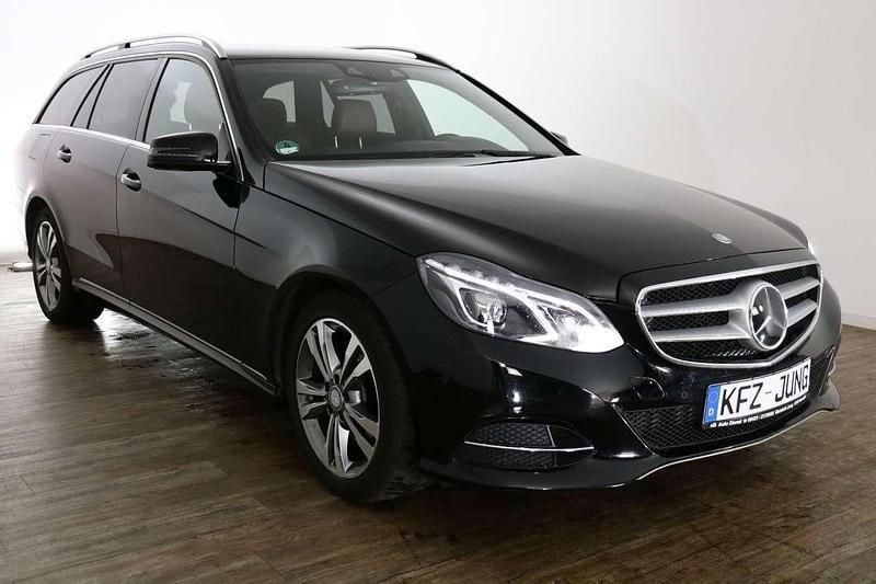 Gebraucht Mercedes E350 258 PS (189 kW) 2016 Schwarz/baltic black Kombi