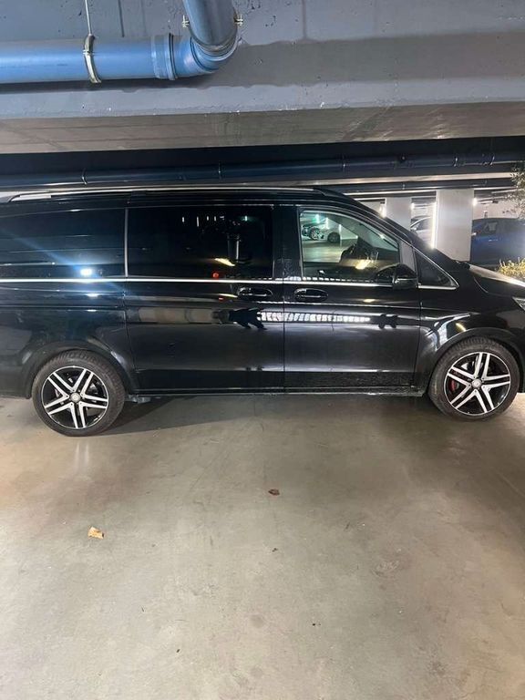 Schwarz Gebraucht 2017 Mercedes V250 Avantgarde Van / Kleinbus | 20.900 € - Bild 1/4