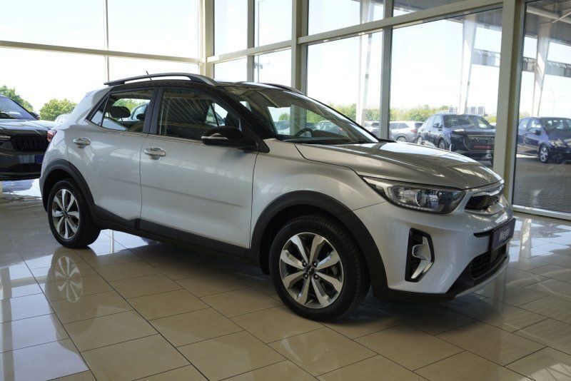Silber Gebraucht 2023 Kia Stonic SUV | 16.909 € (Fairer Preis) - Bild 1/4