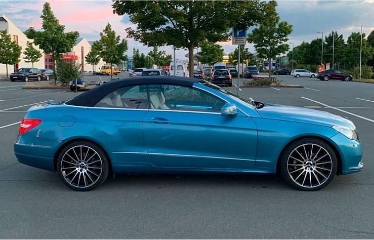 Gebraucht Mercedes E220 170 PS (125 kW) 2011 Blau Cabrio