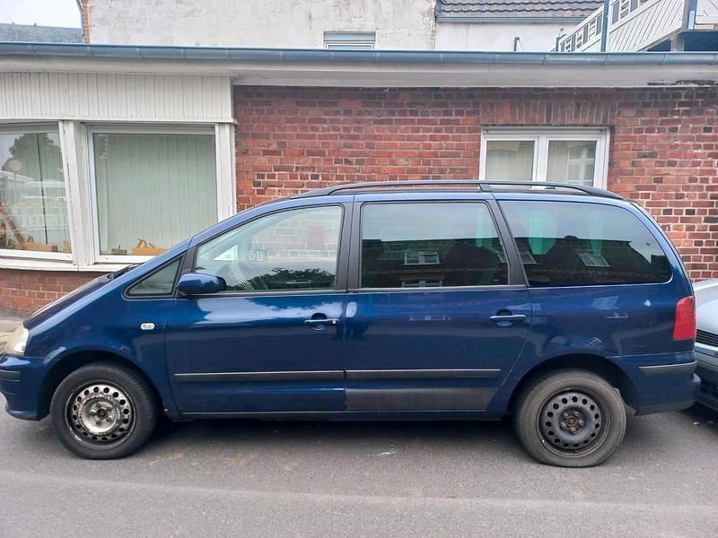 Blau Gebraucht 2004 VW Sharan Van / Kleinbus | 1.299 € (Superpreis) - Bild 1/4