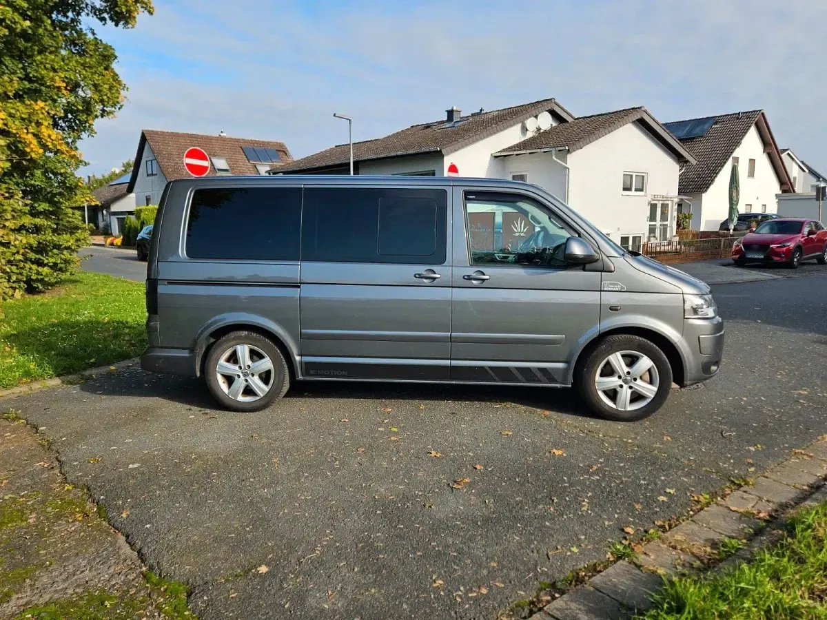 Gebraucht VW Multivan 179 PS (131 kW) 2015 Grau Van / Kleinbus