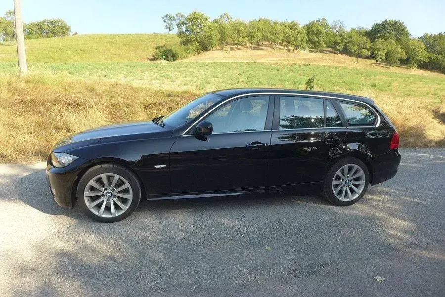 Gebraucht BMW 330 Performance 245 PS (180 kW) 2011 Schwarz Kombi