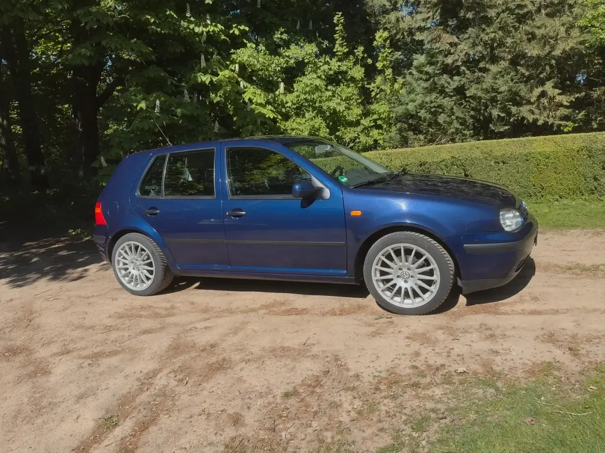 Gebraucht VW Golf IV 75 PS (55 kW) 2003 Blau Kleinwagen