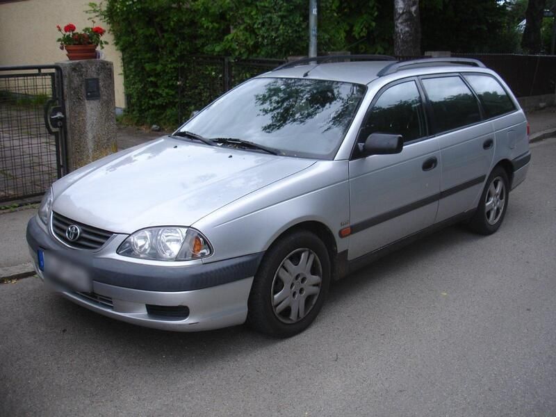 Silber Gebraucht 2001 Toyota Avensis Kombi | 700 € (Superpreis) - Bild 1/4
