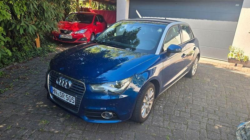 Blau Gebraucht 2014 Audi A1 Sportback Ambition Kleinwagen | 11.000 € (Guter Preis) - Bild 1/4