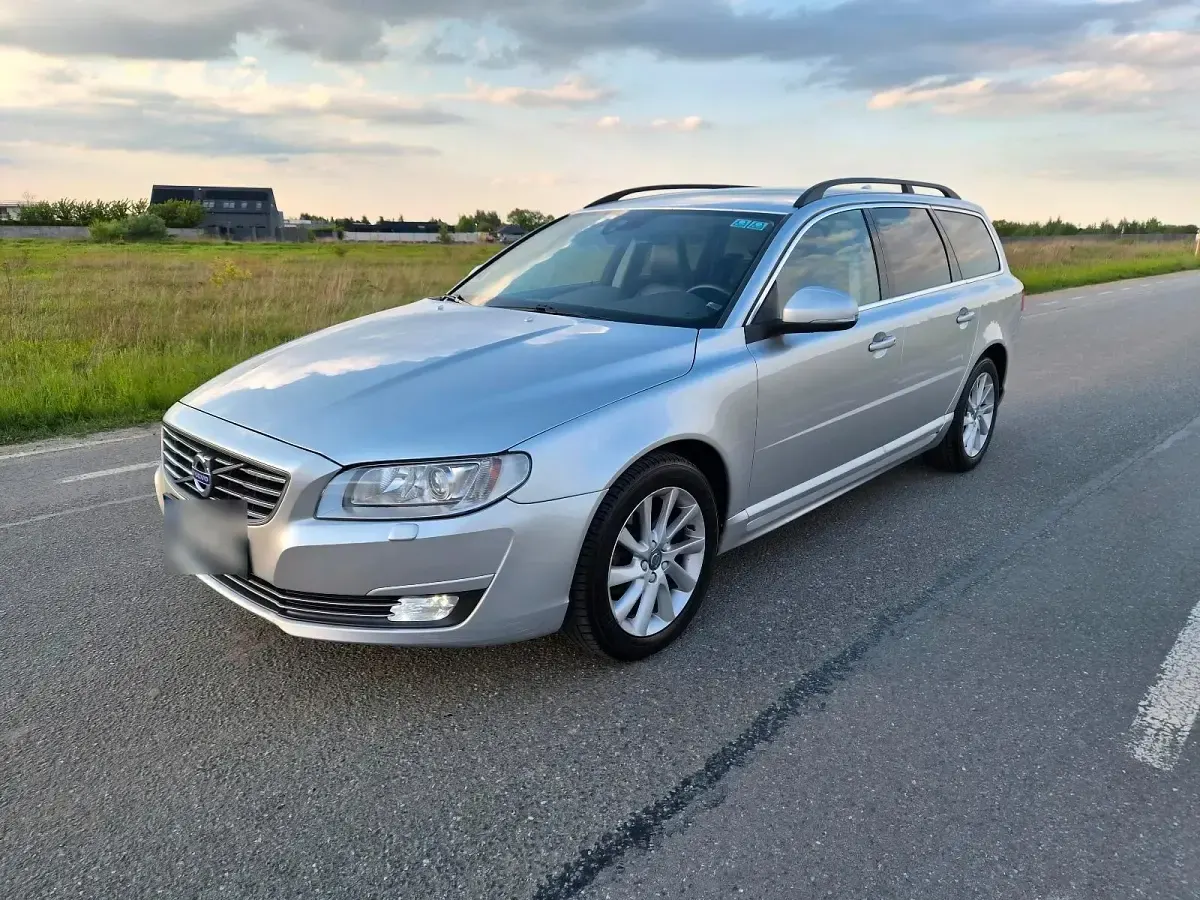 Używany Volvo V70 181 KM (133 kW) 2016 Srebrny Kombi