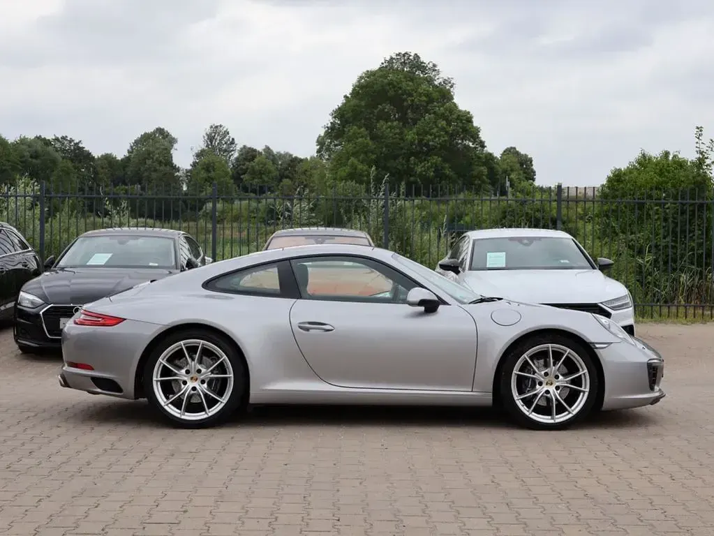 Gebraucht Porsche 911 Carrera 370 PS (272 kW) 2017 Gtsilber metallic Coupé