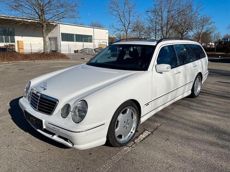 Weiß Gebraucht 2000 Mercedes E55 AMG AMG Kombi | 22.500 € (Teuer) - Bild 1/4