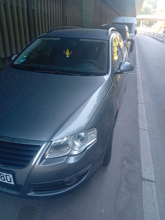 Grau Gebraucht 2007 VW Passat Comfortline Limousine | 2.350 € (Superpreis) - Bild 1/4
