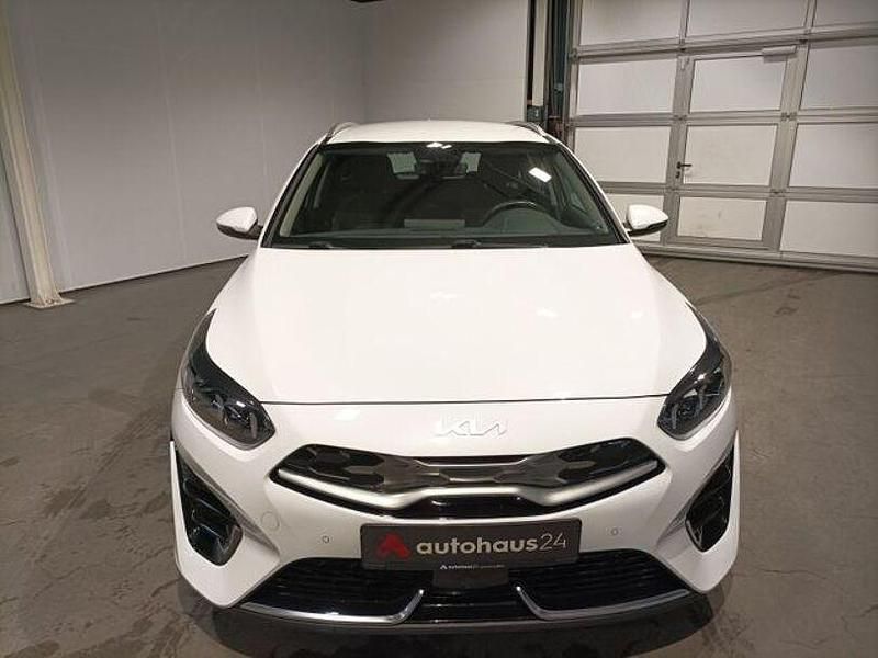 Gebraucht Kia Ceed Spirit 141 PS (103 kW) 2022 Weiß Kleinwagen