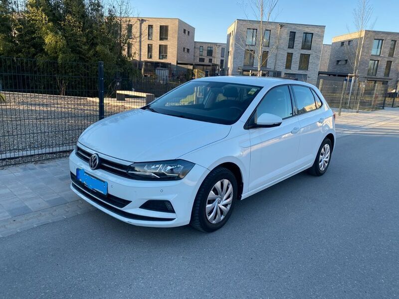 Weiß Gebraucht 2018 VW Polo Comfortline Limousine | 11.000 € (Fairer Preis) - Bild 1/4