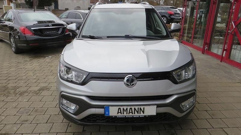 Usata SsangYong XLV 128 CV (94 kW) 2017 Argento SUV