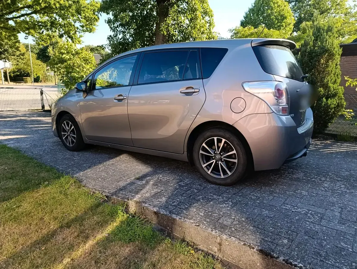 Gebraucht Toyota Verso 116 PS (85 kW) 2015 Van / Kleinbus