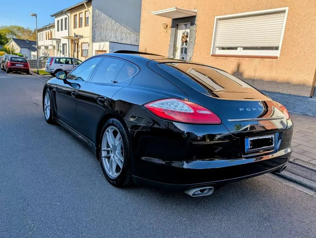 Gebraucht Porsche Panamera 250 PS (183 kW) 2012 Schwarz Kleinwagen