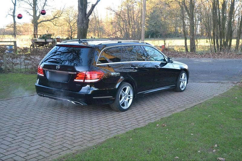 Gebraucht Mercedes E220 Avantgarde 170 PS (125 kW) 2015 Schwarz Kombi