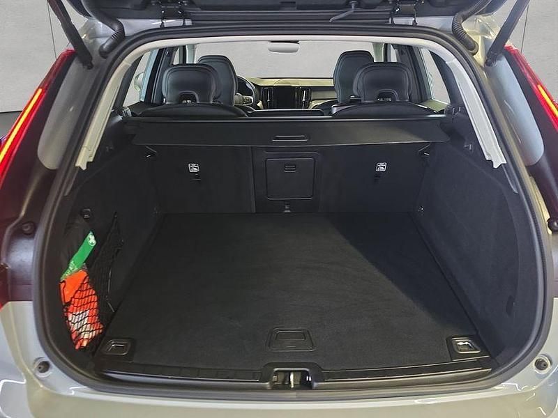 Gebraucht Volvo XC60 Core 250 PS (183 kW) 2024 Grau SUV