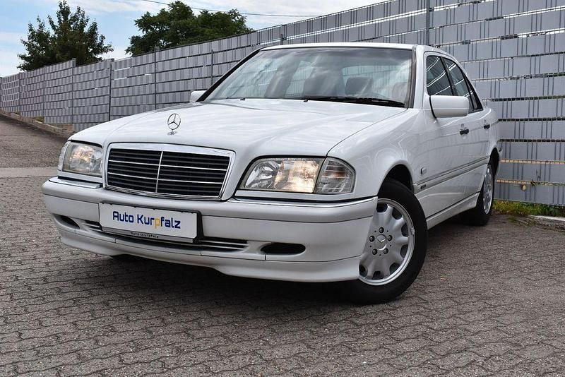 Weiß Gebraucht 1998 Mercedes C180 Elegance Limousine | 7.900 € - Bild 1/4