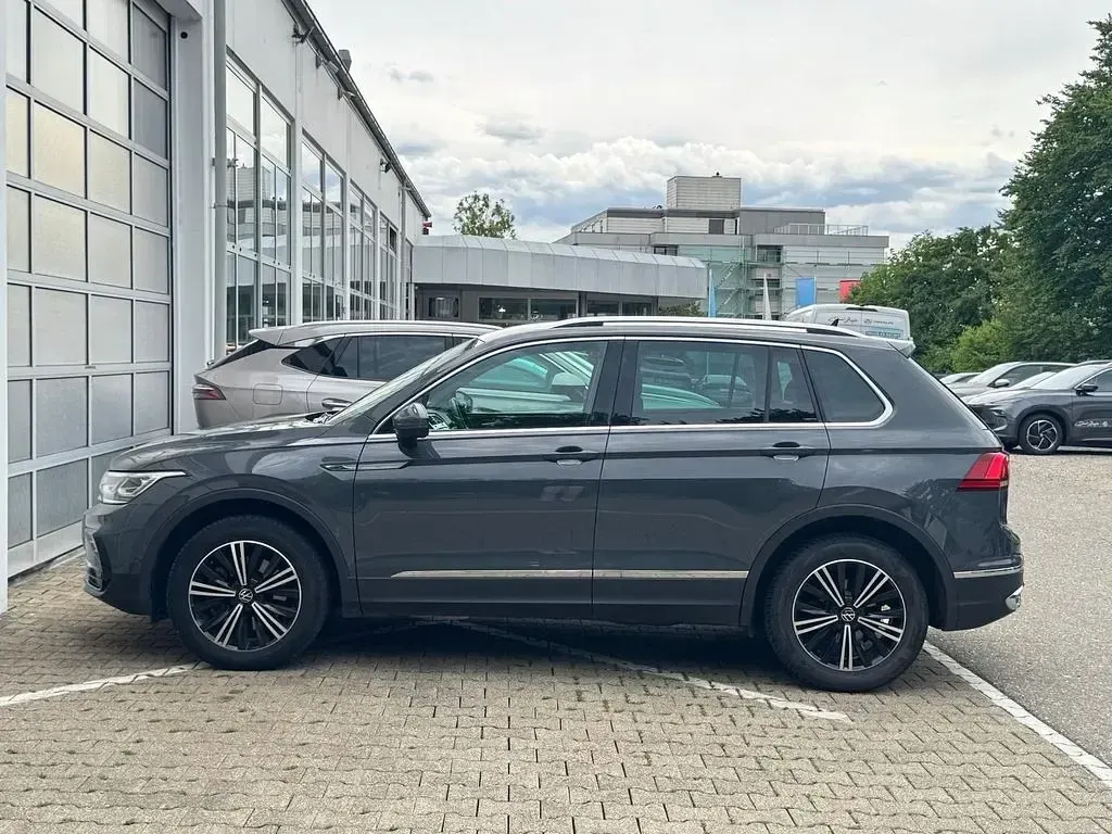 Gebraucht VW Tiguan Elegance 200 PS (147 kW) 2021 Delfingrau metallic SUV