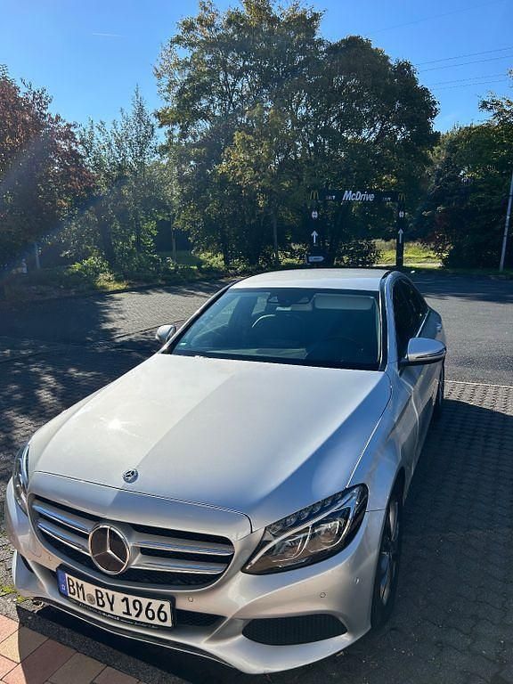 Silber Gebraucht 2018 Mercedes 200 Limousine | 21.900 € (Fairer Preis) - Bild 1/4