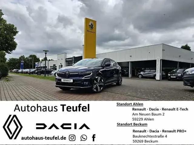 Blau (nachtblau metallic, black pearlschwarz metallic (blau)) Gebraucht 2024 Renault Mégane Komfort Limousine | 42.990 € (Teuer) - Bild 1/4
