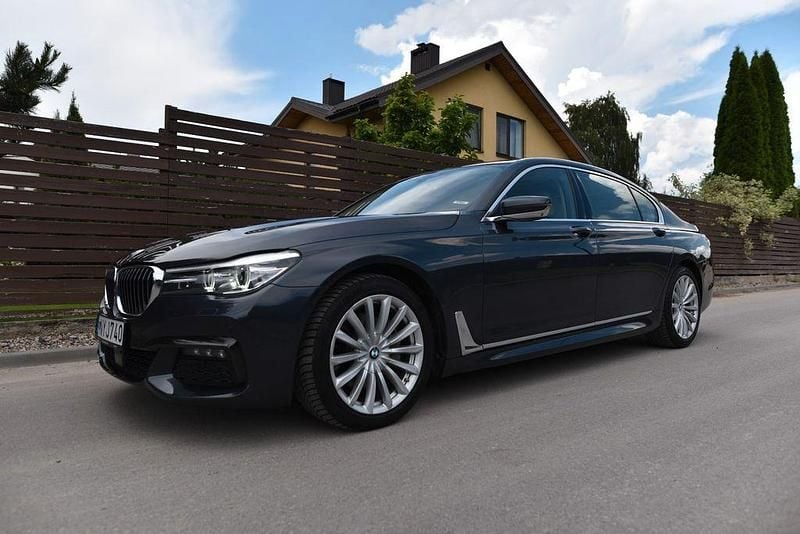 Blau Gebraucht 2017 BMW 740L Sport Line Limousine | 28.500 € (Superpreis) - Bild 1/4
