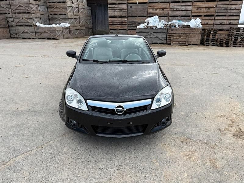 Usado Opel Tigra 125 HP (91 kW) 2007 Preto Cabrios