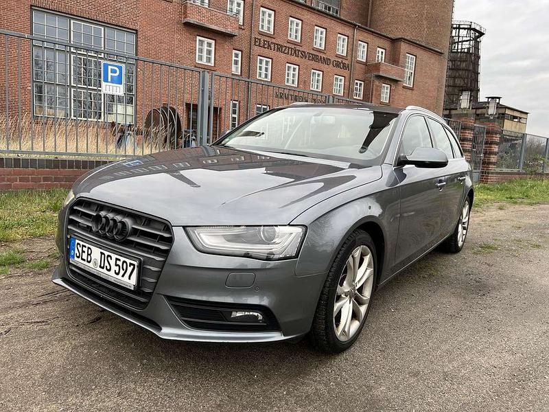 Grau Gebraucht 2012 Audi A4 Kombi | 7.500 € (Guter Preis) - Bild 1/4
