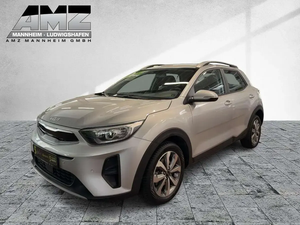 Używany Kia Stonic Vision 101 KM (74 kW) 2023 Srebrny SUV