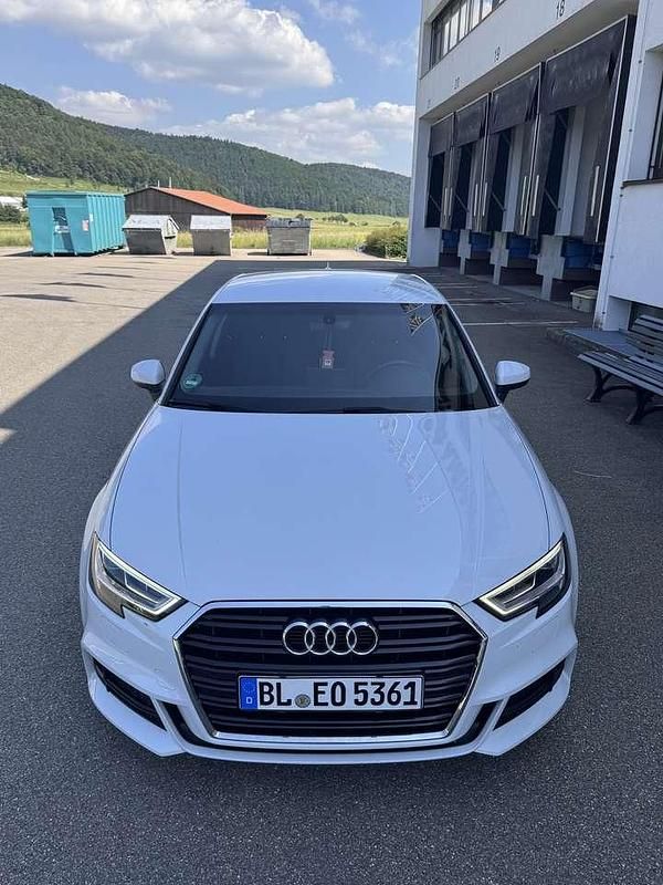 Weiß Gebraucht 2018 Audi A3 S-Line Limousine | 18.000 € (Fairer Preis) - Bild 1/4