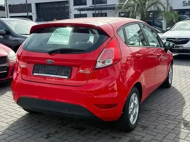 Gebraucht Ford Fiesta Trend 101 PS (74 kW) 2017 Rot Kleinwagen