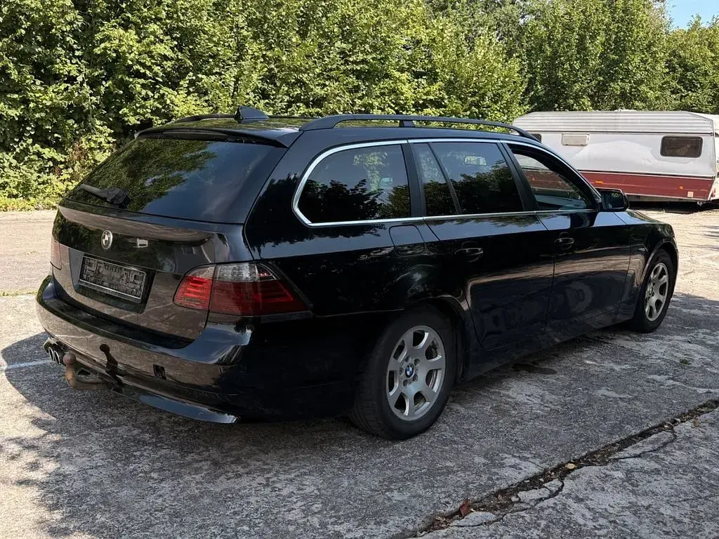 Gebraucht BMW 525 177 PS (130 kW) 2006 Schwarz Kombi