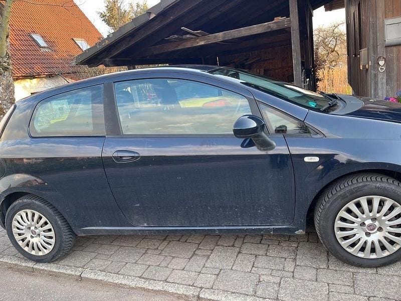 Gebraucht Fiat Punto 77 PS (56 kW) 2011 Blau Kleinwagen