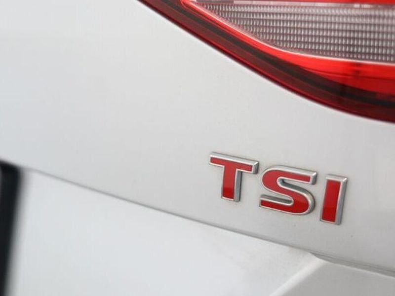 Gebraucht VW Touran Highline 180 PS (132 kW) 2017 Silber Van / Kleinbus