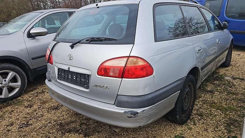 Gebraucht Toyota Avensis Sol 150 PS (110 kW) 2002 Grau Kombi