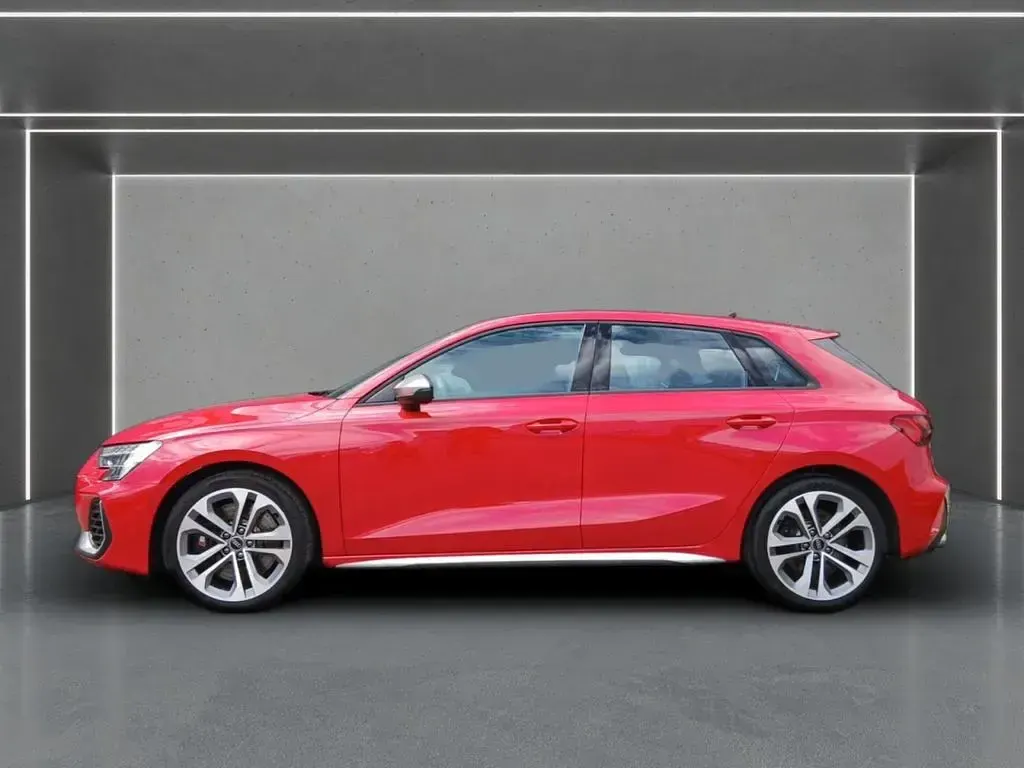 Gebraucht Audi S3 Ambiente 333 PS (244 kW) 2025 Rot Limousine