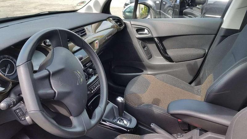 Gebraucht Citroën C3 SELECTION 68 PS (50 kW) 2012 Weiß Limousine