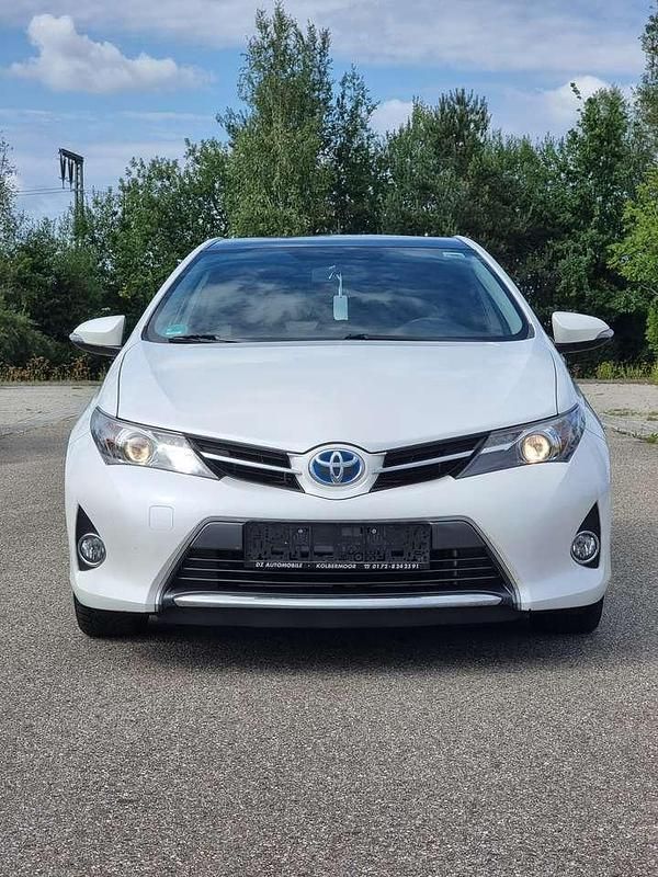Gebraucht Toyota Auris Hybrid Lounge 99 PS (72 kW) 2016 Weiß Kombi