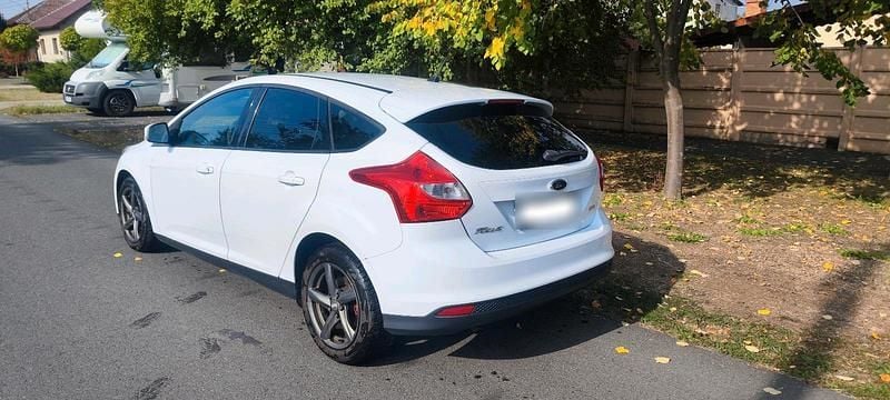 Gebraucht Ford Focus 125 PS (91 kW) 2014 Weiß Limousine