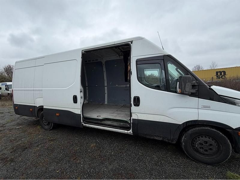 Gebraucht Iveco Daily 126 PS (92 kW) 2016 Weiß Van / Kleinbus