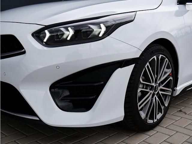 Neu Kia Ceed GT-Line 140 PS (102 kW) 2026 Weiss Kleinwagen